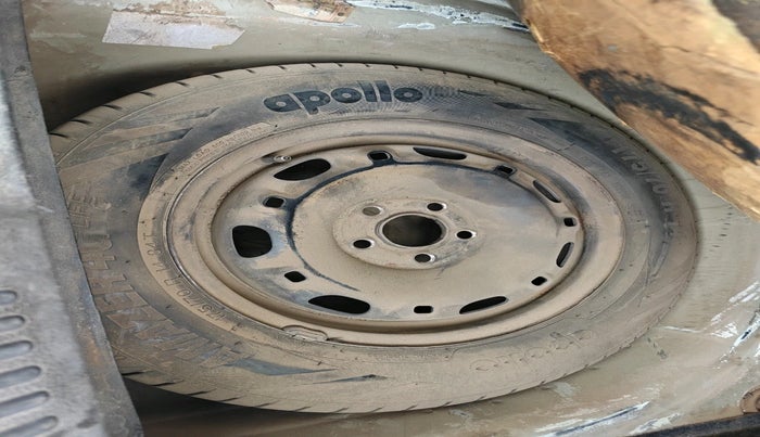 2012 Volkswagen Polo COMFORTLINE 1.2L, Diesel, Manual, 2,03,665 km, tyre