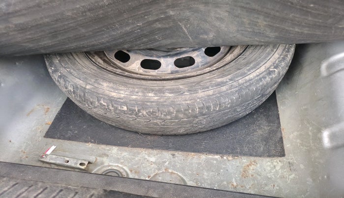 2012 Ford Fiesta Classic LXI 1.4 DIESEL, Diesel, Manual, 1,12,585 km, tyre