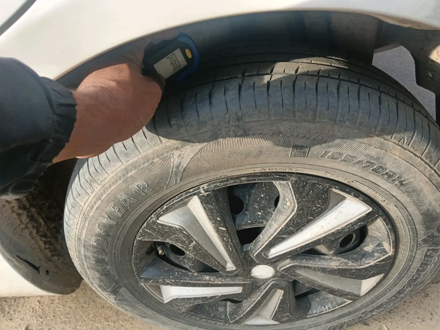 2014 Maruti Swift Dzire LDI, Diesel, Manual, 1,10,364 km, tyre