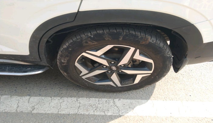 2022 Hyundai ALCAZAR PRESTIGE 1.5 MT 7STR, Diesel, Manual, 1,00,111 km, tyre