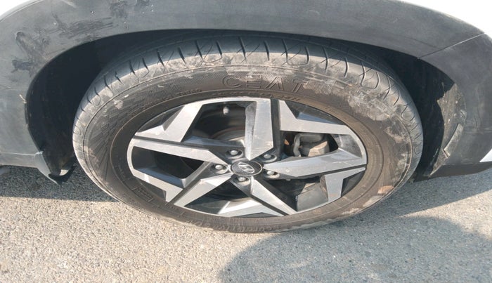 2022 Hyundai ALCAZAR PRESTIGE 1.5 MT 7STR, Diesel, Manual, 1,00,111 km, tyre