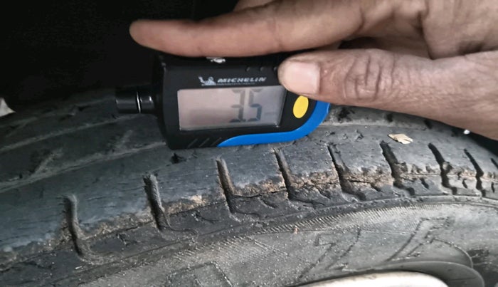 2016 Renault Kwid RXT 0.8, Petrol, Manual, 56,492 km, tyre