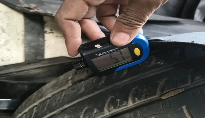 2016 Renault Kwid RXT 0.8, Petrol, Manual, 56,492 km, tyre