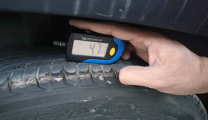 2016 Renault Kwid RXT 0.8, Petrol, Manual, 56,492 km, tyre