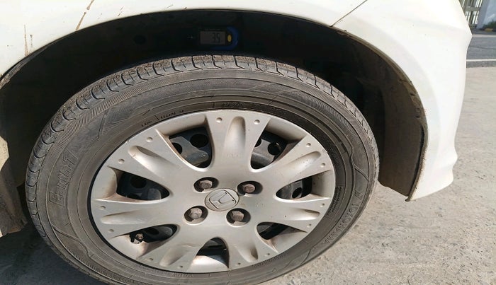 2014 Honda Amaze 1.2L I-VTEC S, Petrol, Manual, 1,17,186 km, tyre