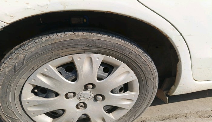 2014 Honda Amaze 1.2L I-VTEC S, Petrol, Manual, 1,17,186 km, tyre