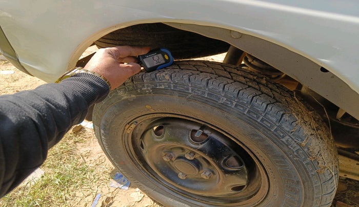 2017 Maruti Eeco 5 STR WITH A/C+HTR, Petrol, Manual, 1,18,453 km, tyre