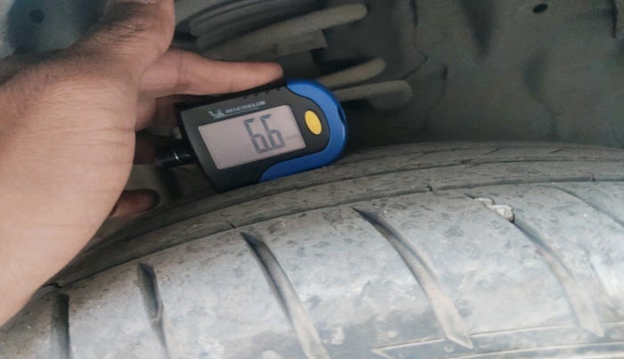 2018 Toyota YARIS V MT, Petrol, Manual, 91,176 km, tyre