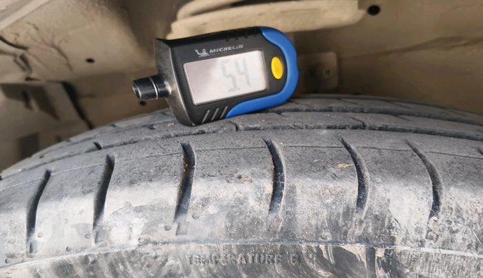 2017 Maruti Swift LXI (O), Petrol, Manual, 57,096 km, tyre