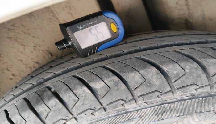 2017 Maruti Swift LXI (O), Petrol, Manual, 57,096 km, tyre