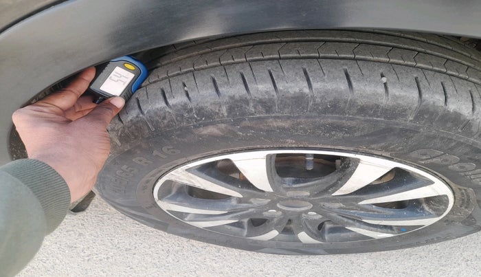 2018 Maruti S Cross ZETA 1.3, Diesel, Manual, 3,10,125 km, tyre