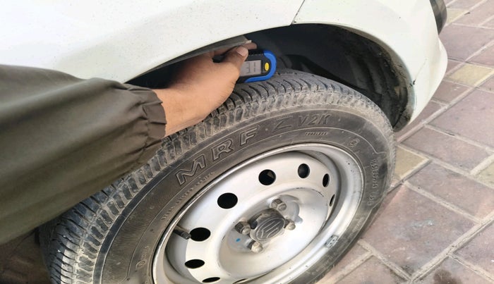 2013 Maruti Swift Dzire LXI, Petrol, Manual, 1,13,897 km, tyre