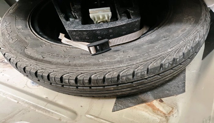 2013 Skoda Rapid AMBITION 1.6 MPI MT PLUS, Petrol, Manual, 1,14,613 km, tyre