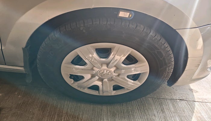 2013 Skoda Rapid AMBITION 1.6 MPI MT PLUS, Petrol, Manual, 1,14,613 km, tyre