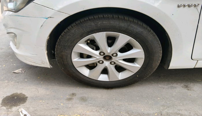 2017 Hyundai Verna 1.6 VTVT S AT, Petrol, Automatic, 74,532 km, tyre