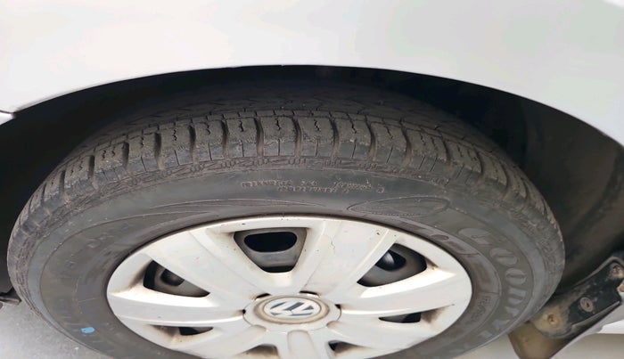 2011 Volkswagen Vento TRENDLINE 1.6, Petrol, Manual, 53,794 km, tyre