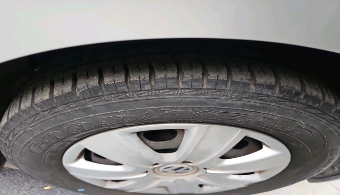 2011 Volkswagen Vento TRENDLINE 1.6, Petrol, Manual, 53,794 km, tyre