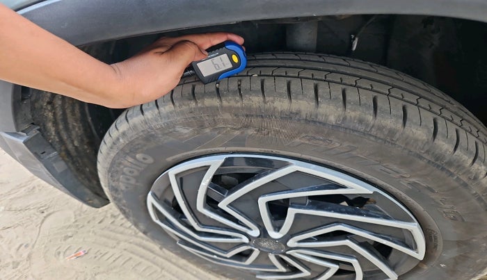 2022 Tata PUNCH ACCOMPLISHED MT, Petrol, Manual, 9,439 km, tyre