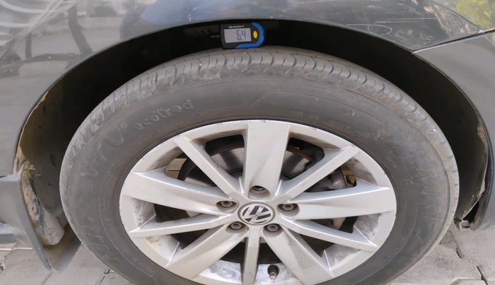 2014 Volkswagen Polo HIGHLINE1.5L, Diesel, Manual, 1,56,774 km, tyre