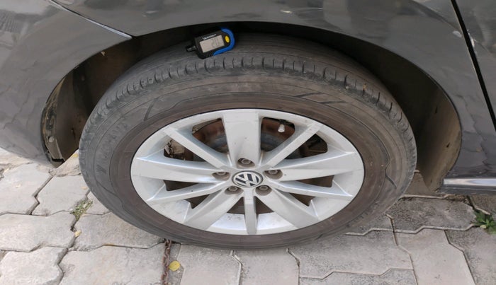 2014 Volkswagen Polo HIGHLINE1.5L, Diesel, Manual, 1,56,774 km, tyre