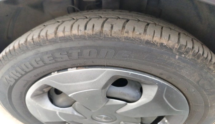 2021 Tata Tiago XT PETROL, Petrol, Manual, 25,834 km, tyre