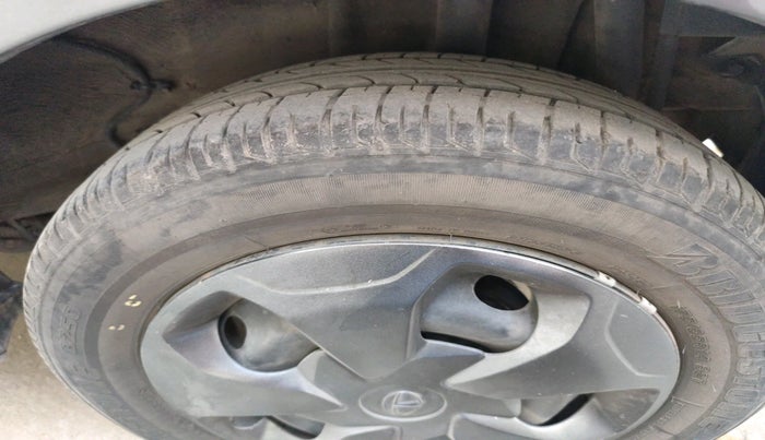 2021 Tata Tiago XT PETROL, Petrol, Manual, 25,834 km, tyre