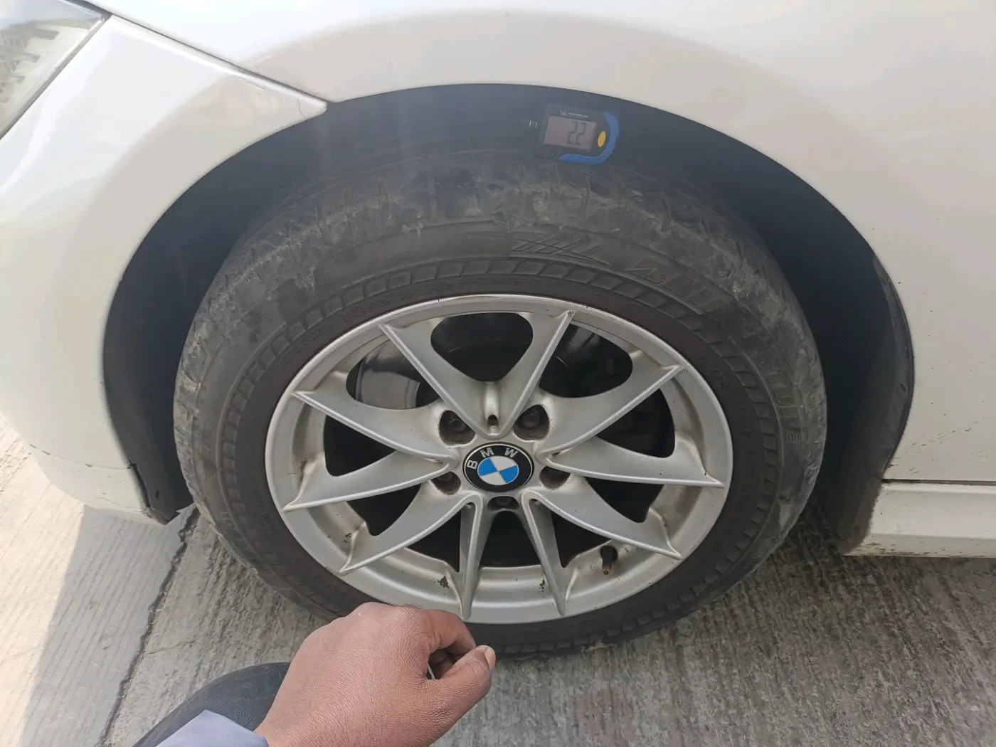 2011 BMW 3 Series 320d, Diesel, Automatic, 1,23,563 km, tyre