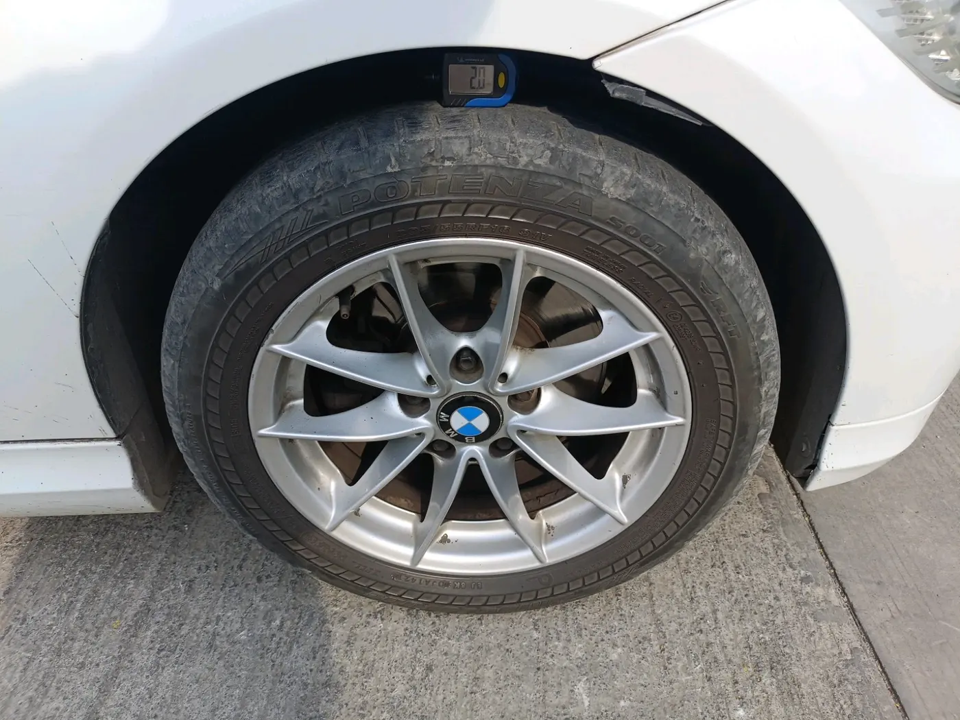 2011 BMW 3 Series 320d, Diesel, Automatic, 1,23,563 km, tyre