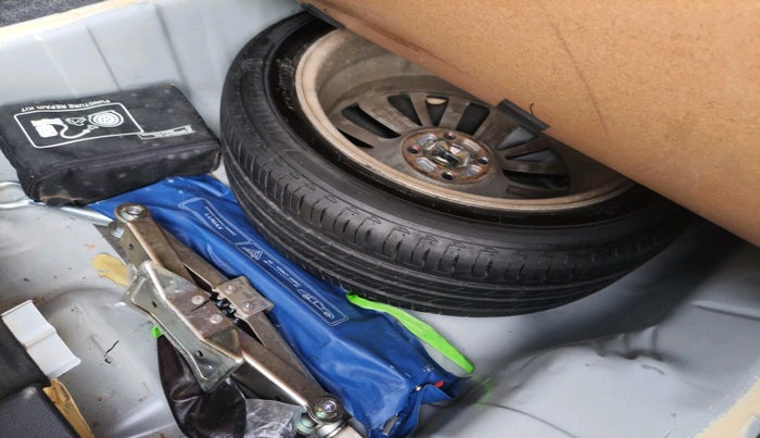 2022 Honda City 1.5L I-VTEC ZX, Petrol, Manual, 22,574 km, tyre