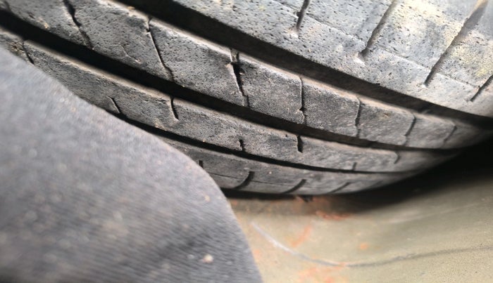 2013 Honda Amaze 1.5L I-DTEC S, Diesel, Manual, 1,05,724 km, tyre