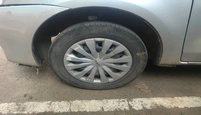 2011 Toyota Etios Liva G, Petrol, Manual, 62,759 km, tyre