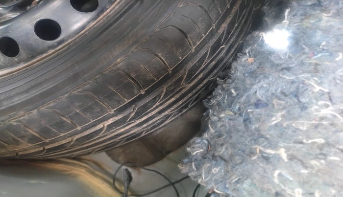 2011 Toyota Etios Liva G, Petrol, Manual, 62,759 km, tyre