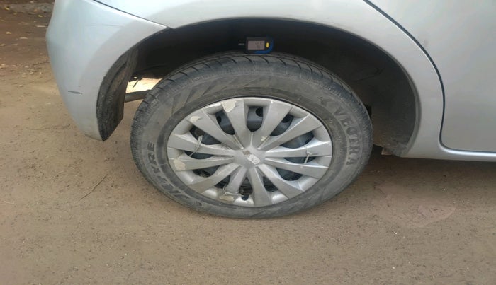 2011 Toyota Etios Liva G, Petrol, Manual, 62,759 km, tyre