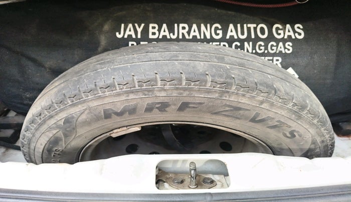 2013 Hyundai Eon ERA +, Petrol, Manual, 1,82,047 km, tyre