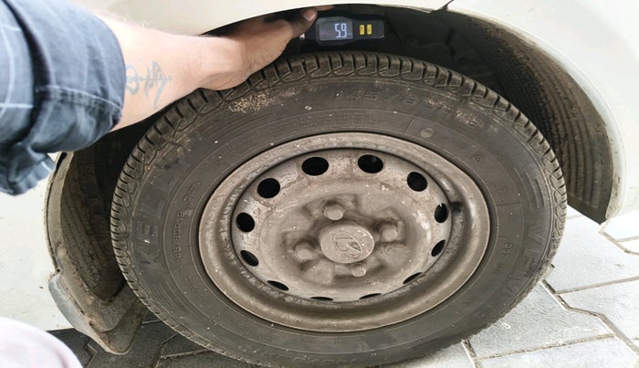 2013 Hyundai Eon ERA +, Petrol, Manual, 1,82,047 km, tyre