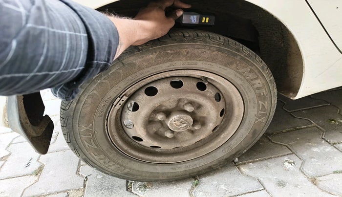 2013 Hyundai Eon ERA +, Petrol, Manual, 1,82,047 km, tyre