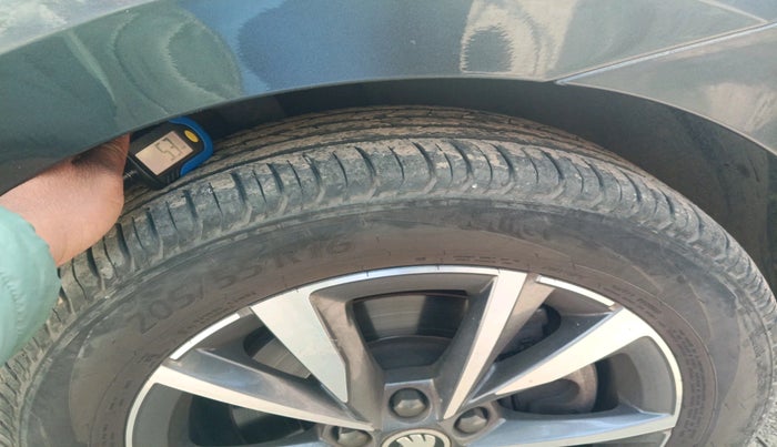 2022 Skoda SLAVIA STYLE 1.5L TSI DSG, Petrol, Automatic, 17,949 km, tyre