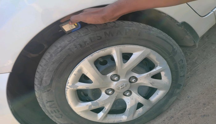 2017 Hyundai Grand i10 SPORTZ (O) 1.2 KAPPA VTVT, Petrol, Manual, 1,06,268 km, tyre