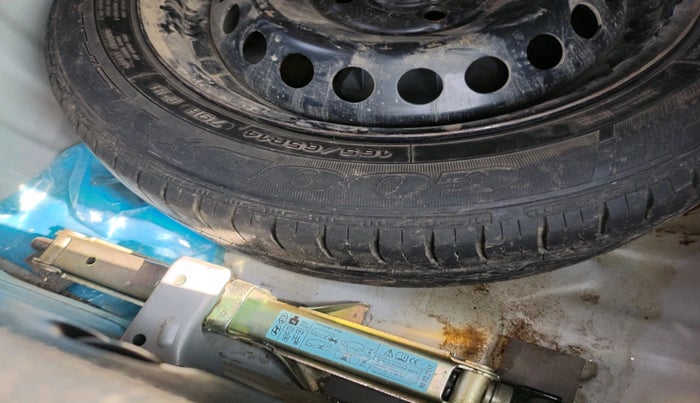 2017 Hyundai Grand i10 SPORTZ (O) 1.2 KAPPA VTVT, Petrol, Manual, 1,06,268 km, tyre