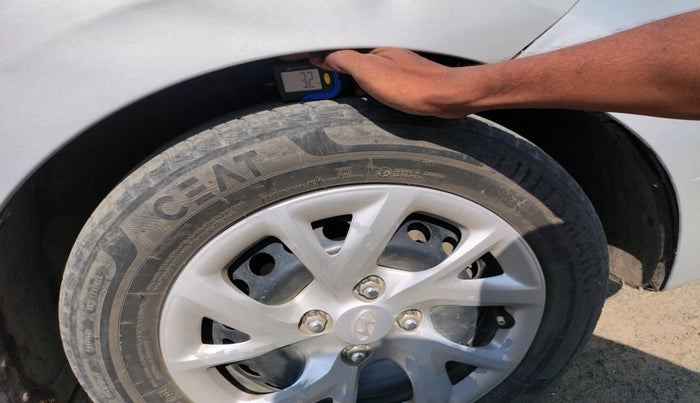 2017 Hyundai Grand i10 SPORTZ (O) 1.2 KAPPA VTVT, Petrol, Manual, 1,06,268 km, tyre