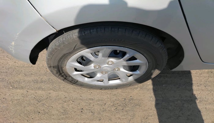 2017 Hyundai Grand i10 SPORTZ (O) 1.2 KAPPA VTVT, Petrol, Manual, 1,06,268 km, tyre