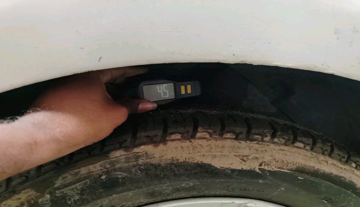 2010 Hyundai i20 MAGNA (O) 1.2, Petrol, Manual, 1,11,588 km, tyre