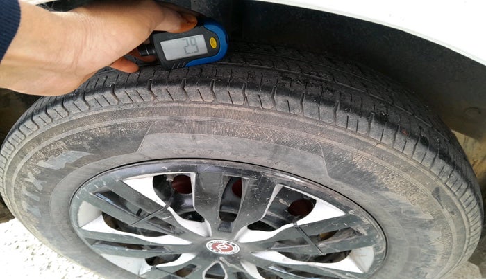 2016 Maruti Swift Dzire TOUR DIESEL, Diesel, Manual, 1,09,823 km, tyre