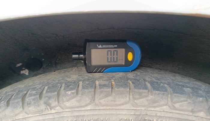 2012 Hyundai i10 MAGNA 1.1, Petrol, Manual, 1,03,774 km, tyre