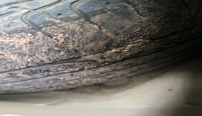 2014 Volkswagen Polo GT TDI, Diesel, Manual, 1,79,182 km, tyre