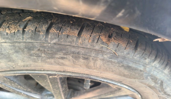 2014 Volkswagen Polo GT TDI, Diesel, Manual, 1,79,182 km, tyre