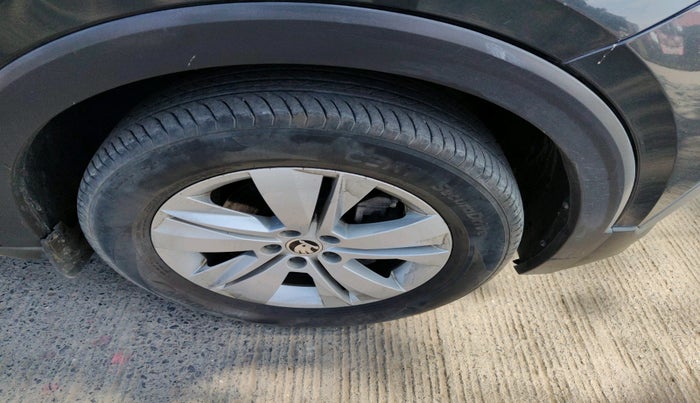 2022 Skoda KUSHAQ AMBITION 1.0L TSI MT, Petrol, Manual, 14,646 km, tyre