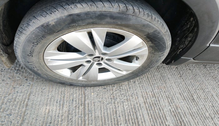 2022 Skoda KUSHAQ AMBITION 1.0L TSI MT, Petrol, Manual, 14,646 km, tyre