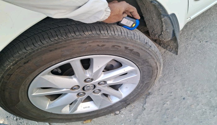 2017 Toyota Innova Crysta 2.4 ZX 7 STR, Diesel, Manual, 2,04,659 km, tyre