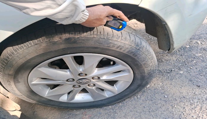 2017 Toyota Innova Crysta 2.4 ZX 7 STR, Diesel, Manual, 2,04,659 km, tyre